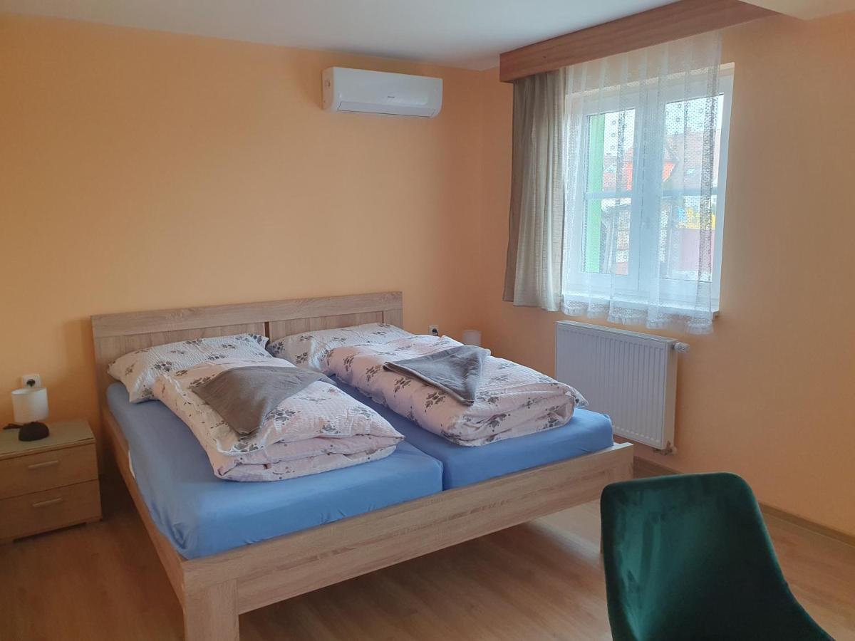 Pension Zeleny Strom Mikulov Exterior photo
