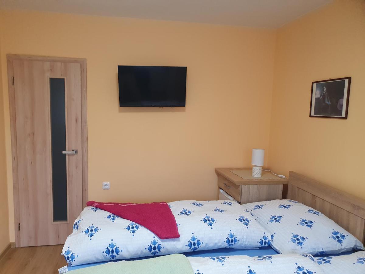 Pension Zeleny Strom Mikulov Exterior photo