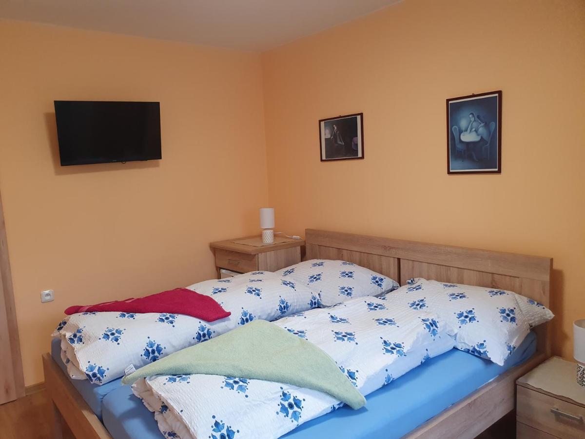 Pension Zeleny Strom Mikulov Exterior photo