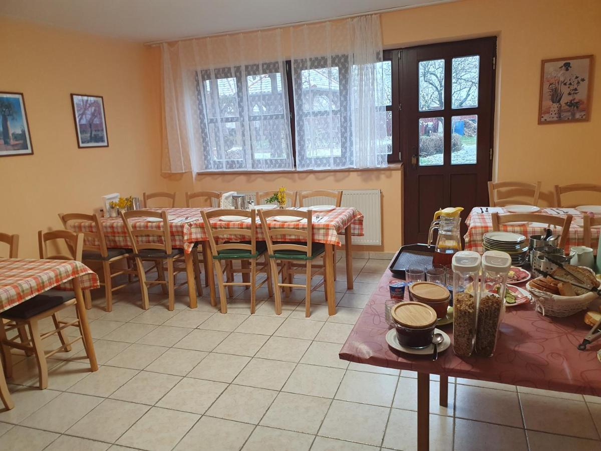 Pension Zeleny Strom Mikulov Exterior photo